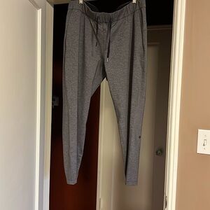 Lululemon on the fly pants.